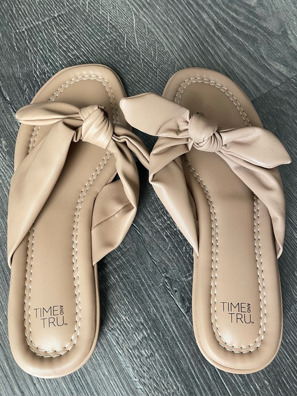 Time & Tru Women’s 8 Nude Sandals with bow